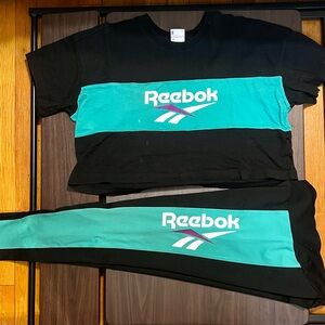 Reebok Matching Set (Tee and Leggings) - Size Small